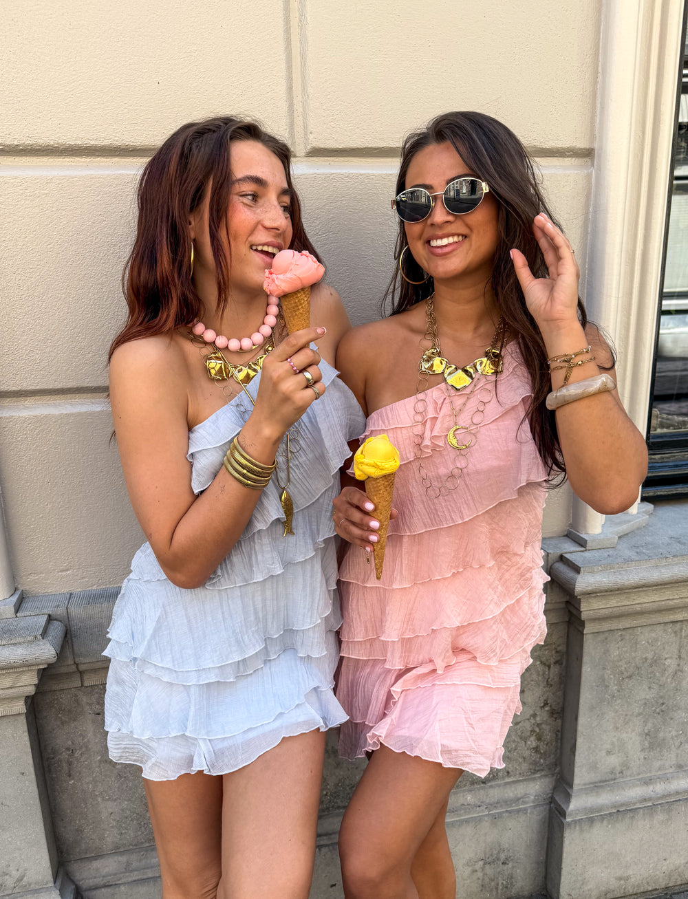 Vestido mini de poliéster con volantes para verano casual chic