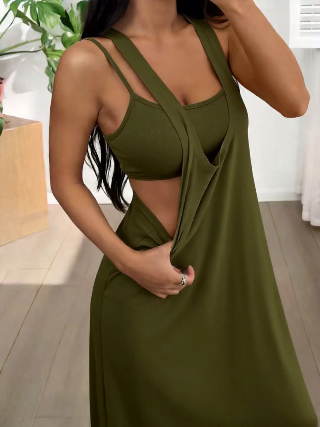 Vestido largo para mujer con tirantes anchos y silueta fluida
