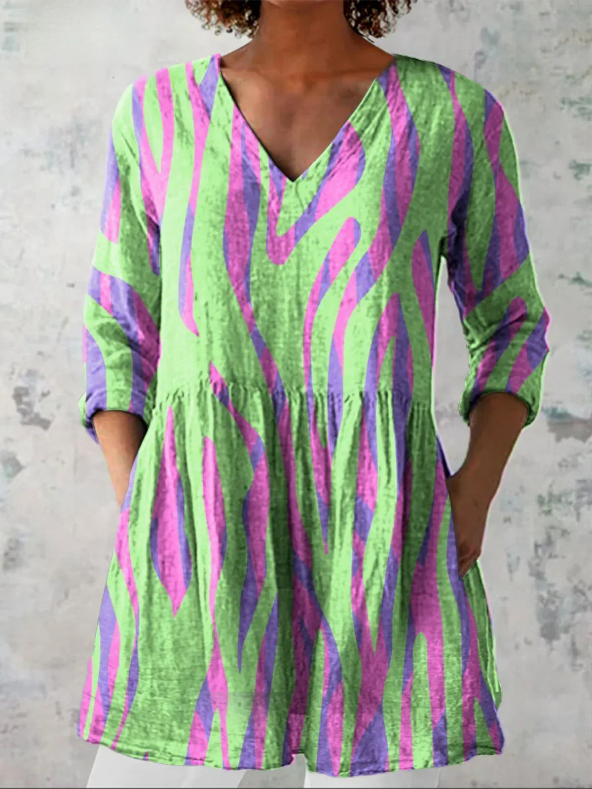 Túnica mujer con estampado gráfico y escote en V