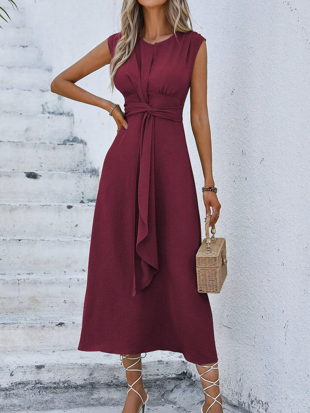 Vestido largo para mujer con cintura drapeada y diseño sin mangas