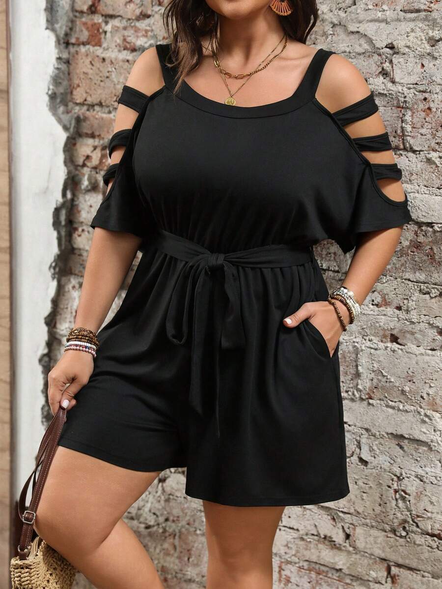 Mono corto para mujer con hombros descubiertos y cinturón ajustable