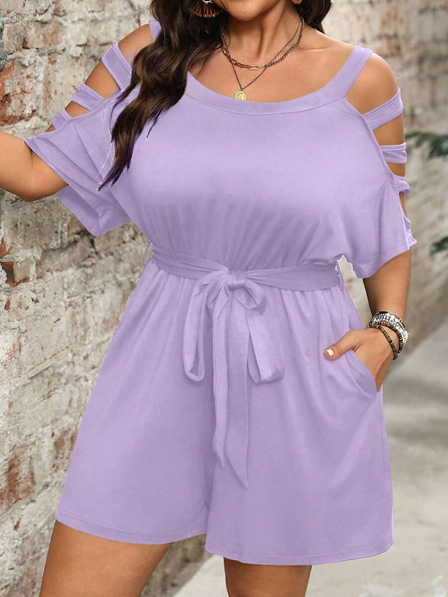 Mono corto para mujer con hombros descubiertos y cinturón ajustable
