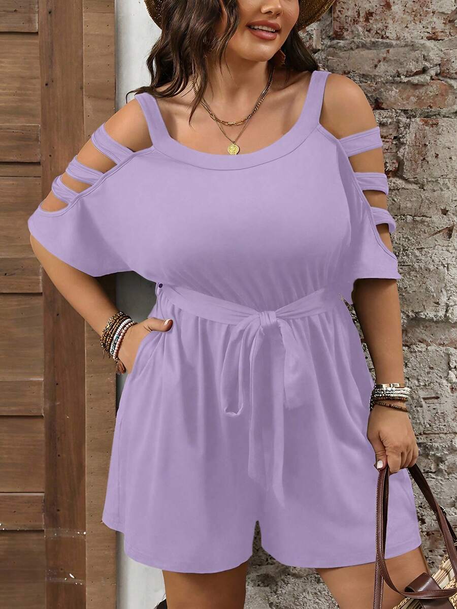 Mono corto para mujer con hombros descubiertos y cinturón ajustable