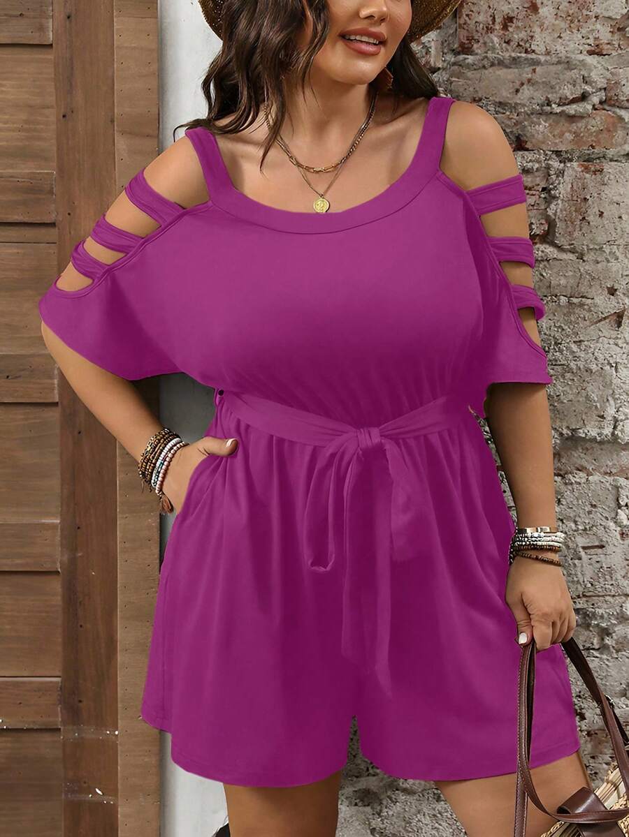 Mono corto para mujer con hombros descubiertos y cinturón ajustable