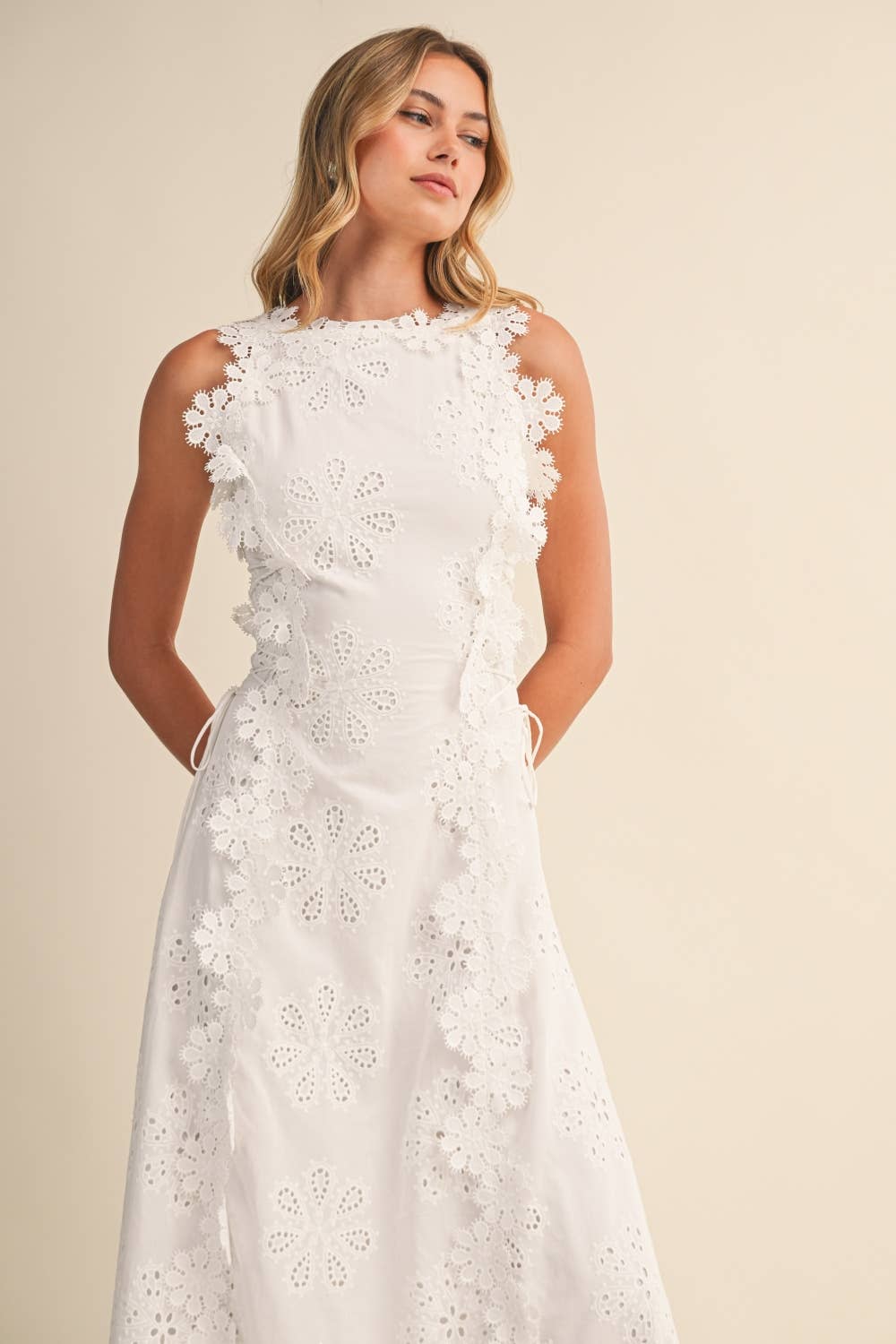 Vestido maxi mujer con bordados florales y encaje elegante