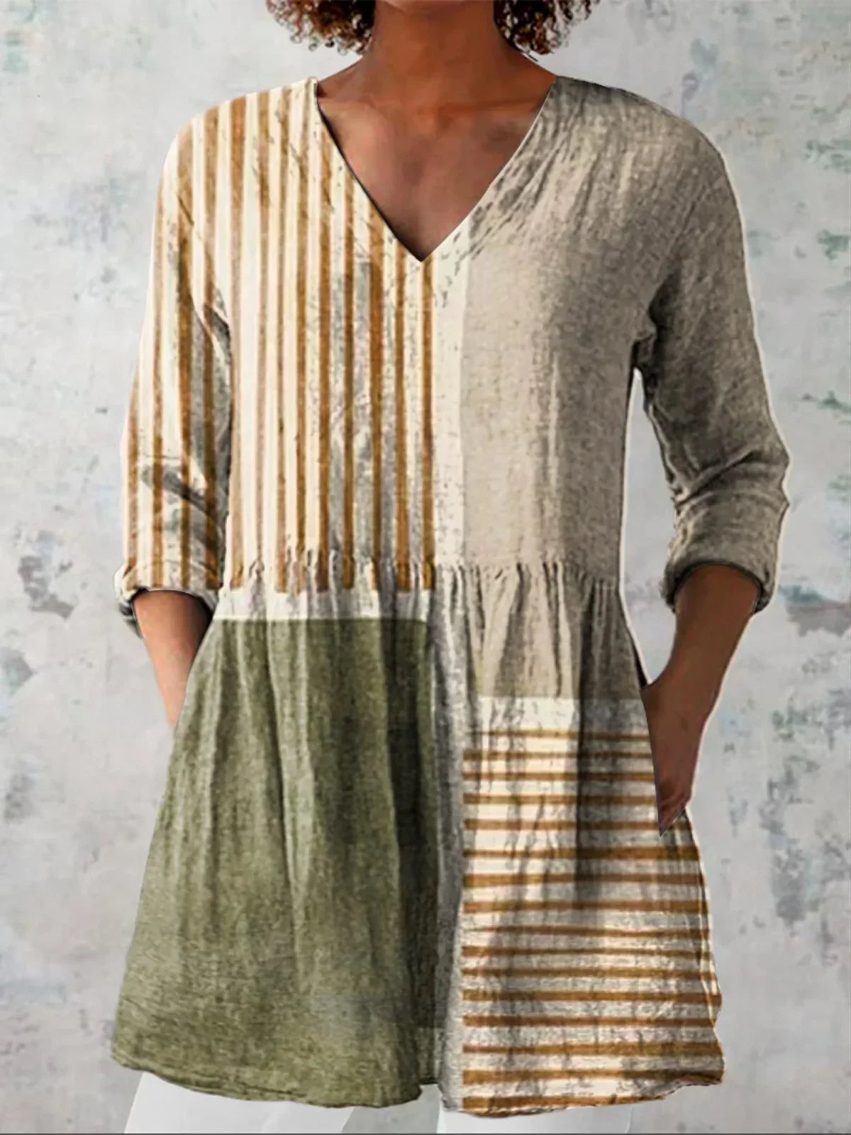 Túnica mujer con estampado gráfico y escote en V
