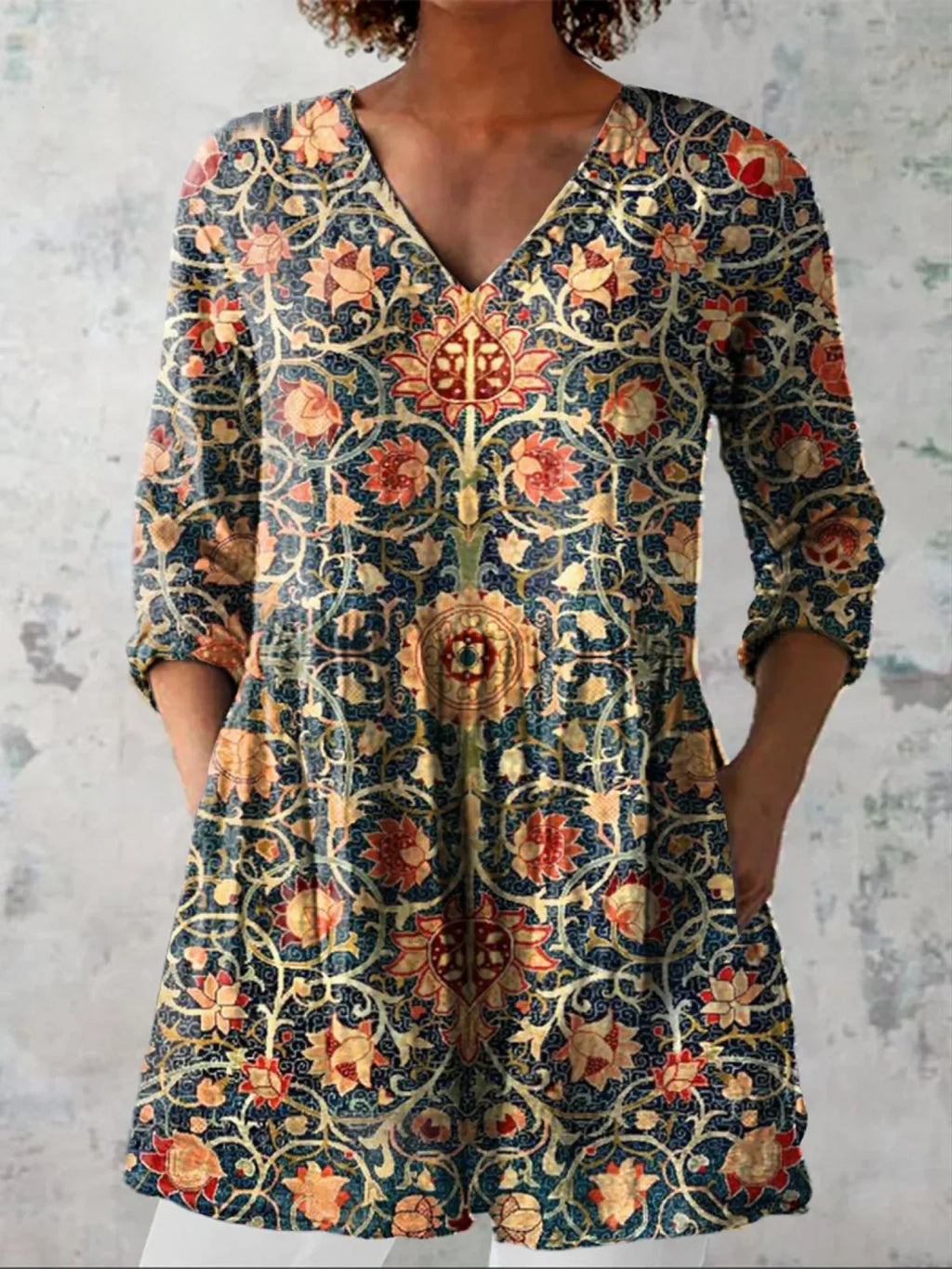 Túnica mujer con estampado gráfico y escote en V