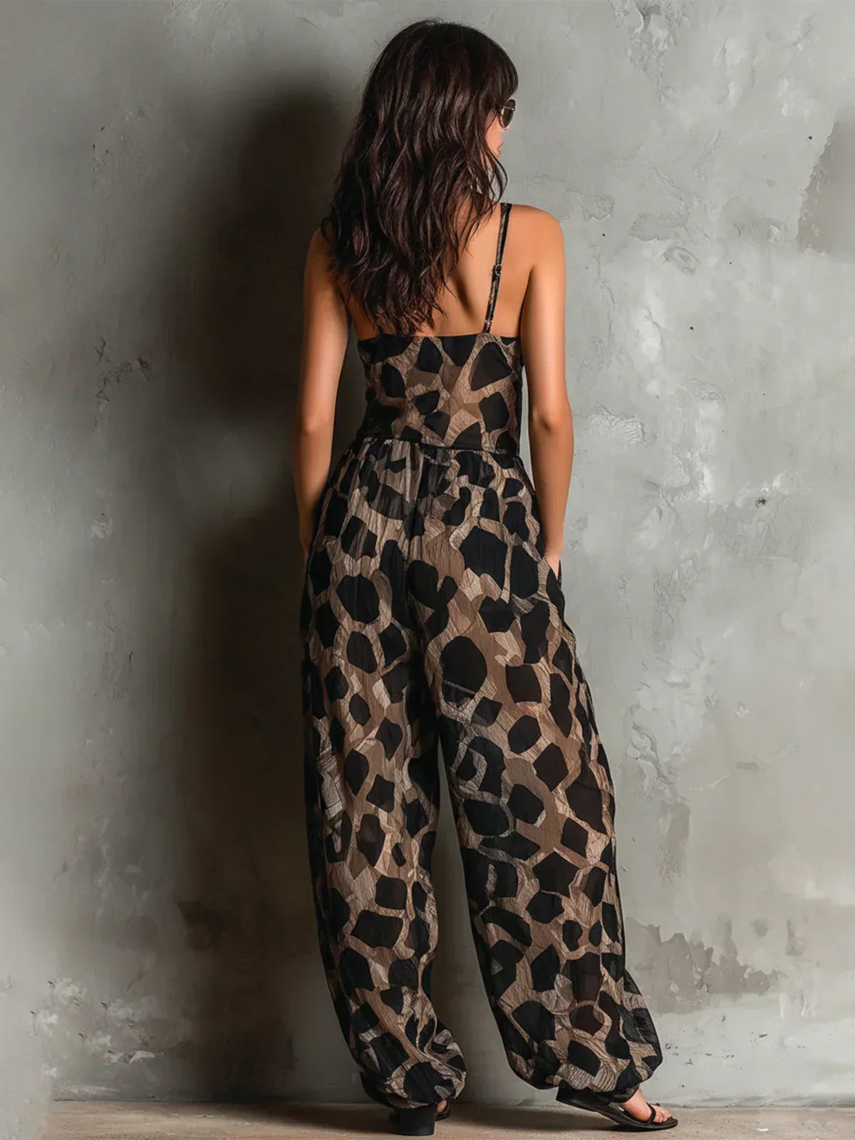 Mono mujer estampado animal con tirantes y pierna ancha