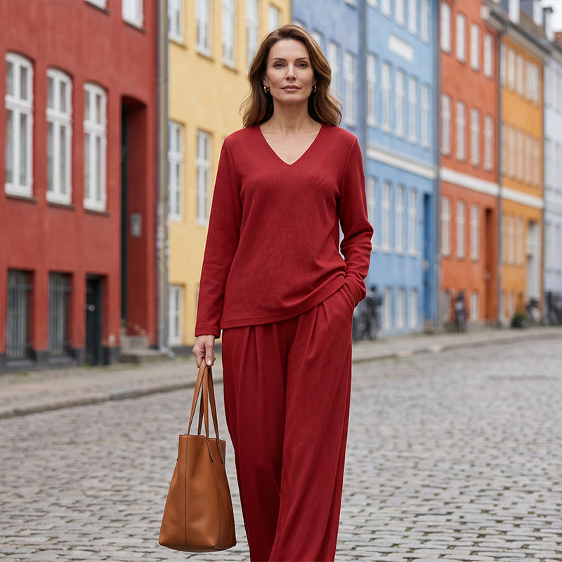Conjunto mujer fluido con escote en V y pantalón ancho elegante