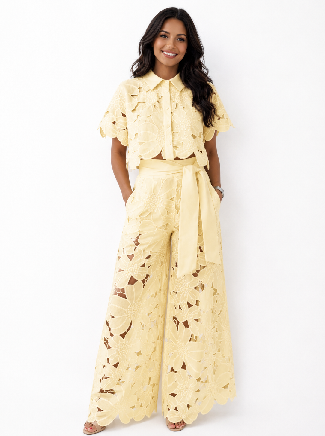Conjunto elegante para mujer con detalles florales calados