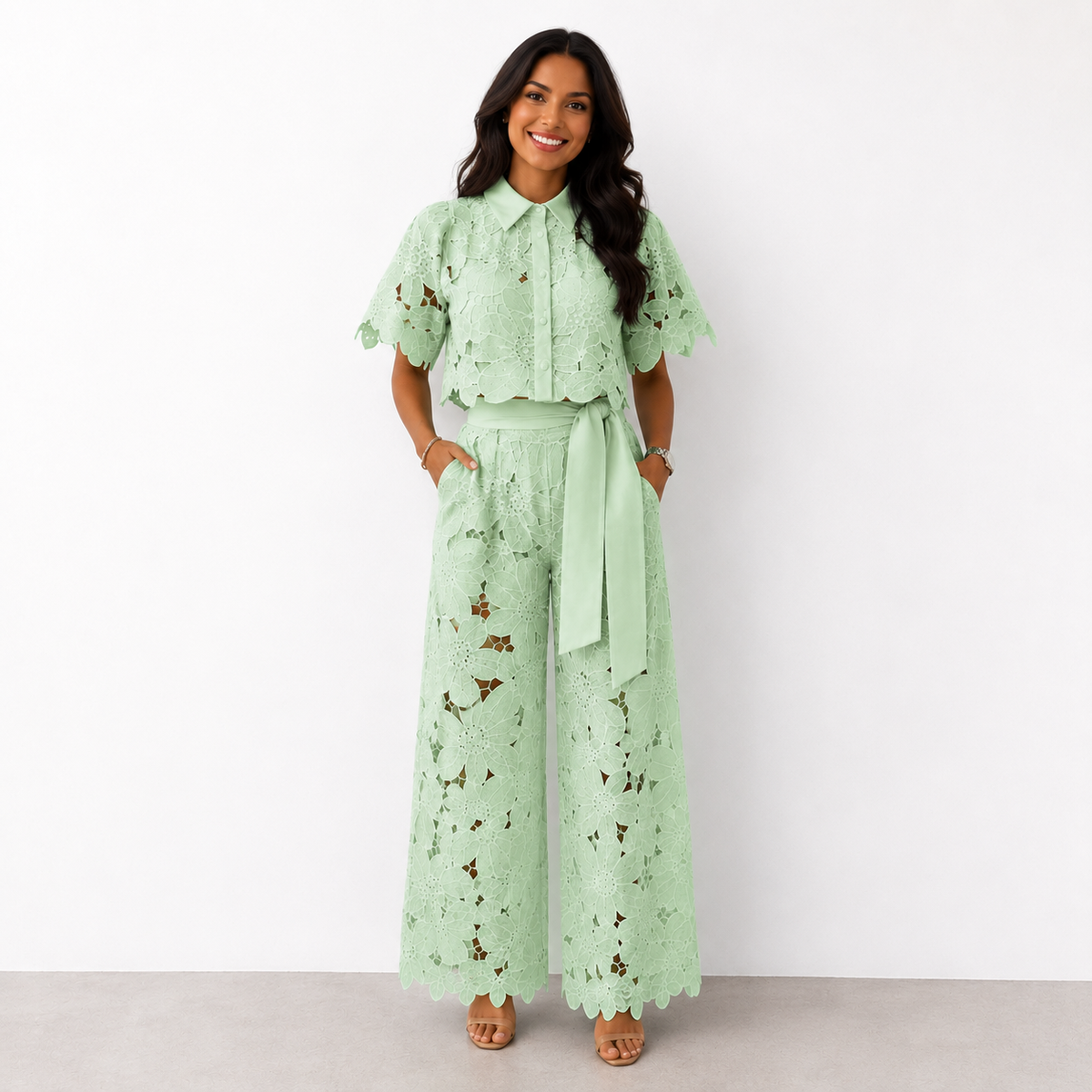 Conjunto elegante para mujer con detalles florales calados