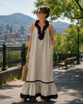 Vestido largo de mujer con volantes y cuello halter