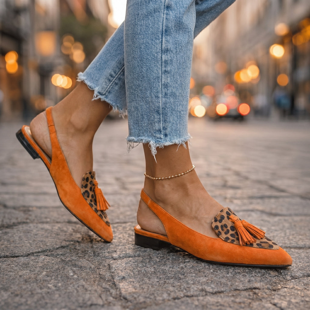 Mules bicolores mujer elegantes con pompones modernos