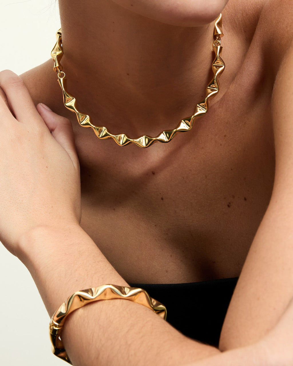 (WH) Collar Twisted