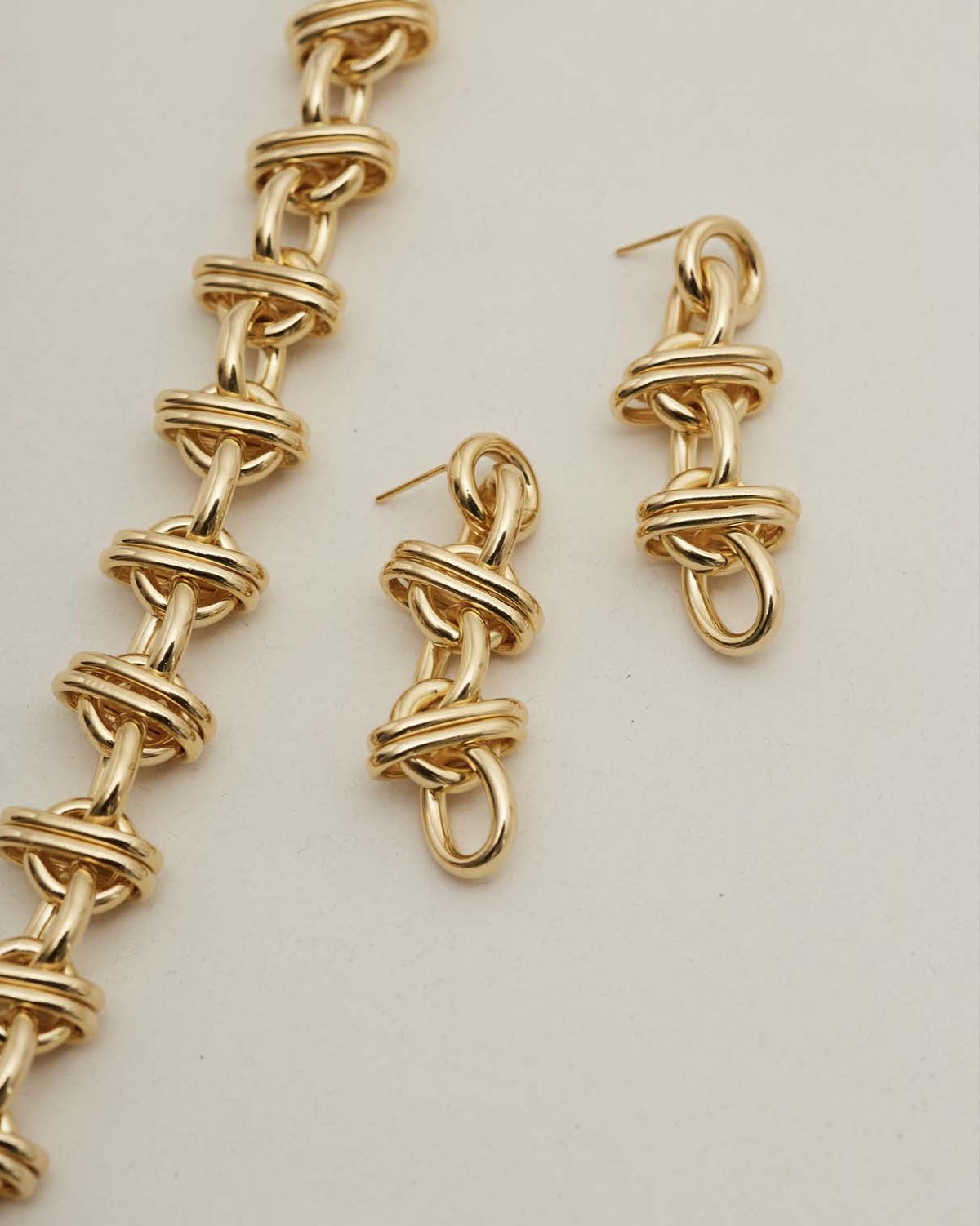 (WH) Collar Orbit