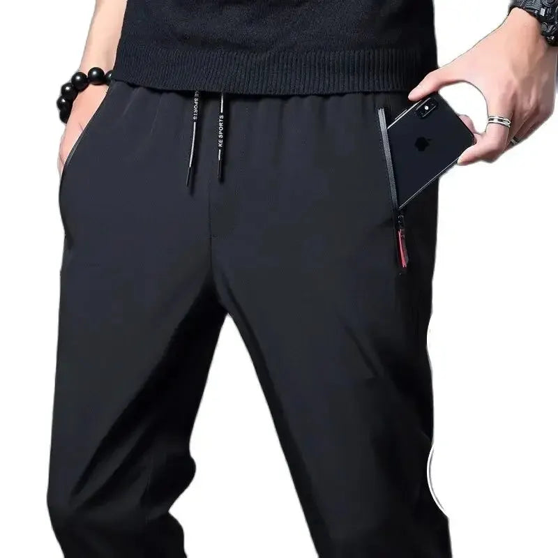Pantalón casual hombre slim con cintura elástica y bolsillos con cremallera