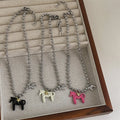 Collar mujer de cuentas plateadas con colgante de caballo esmaltado