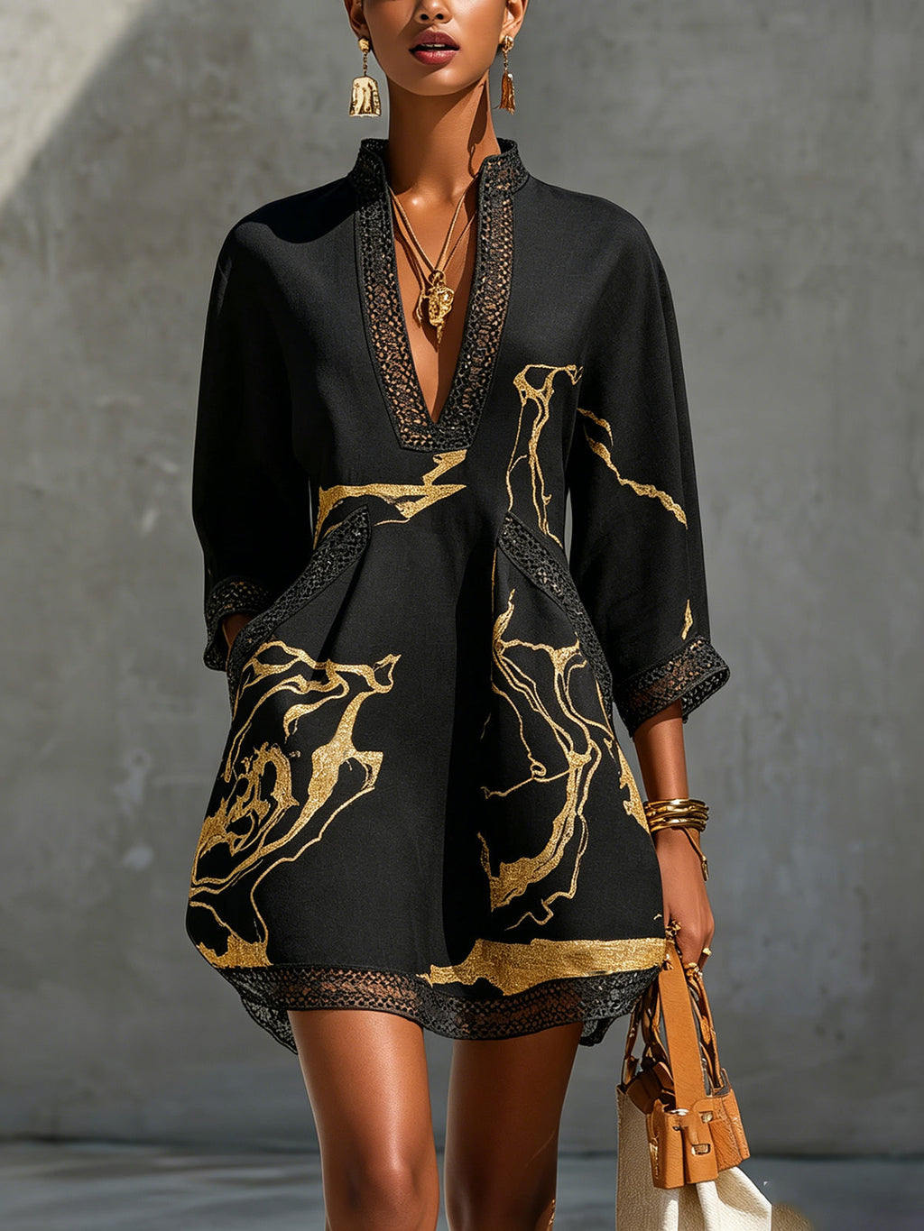 Vestido mini mujer negro con estampado dorado y encaje