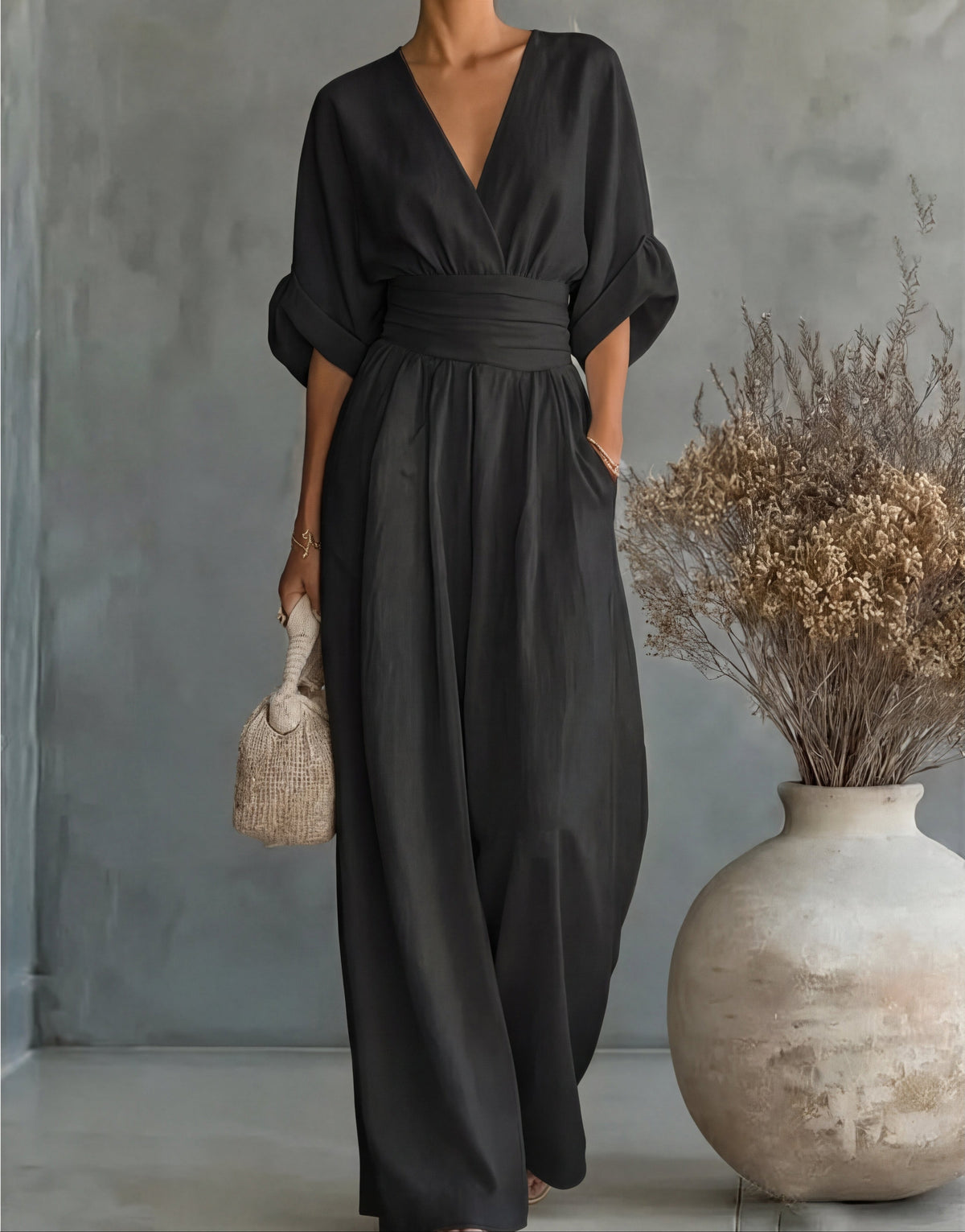 Mono de mujer con escote en V y pantalón ancho