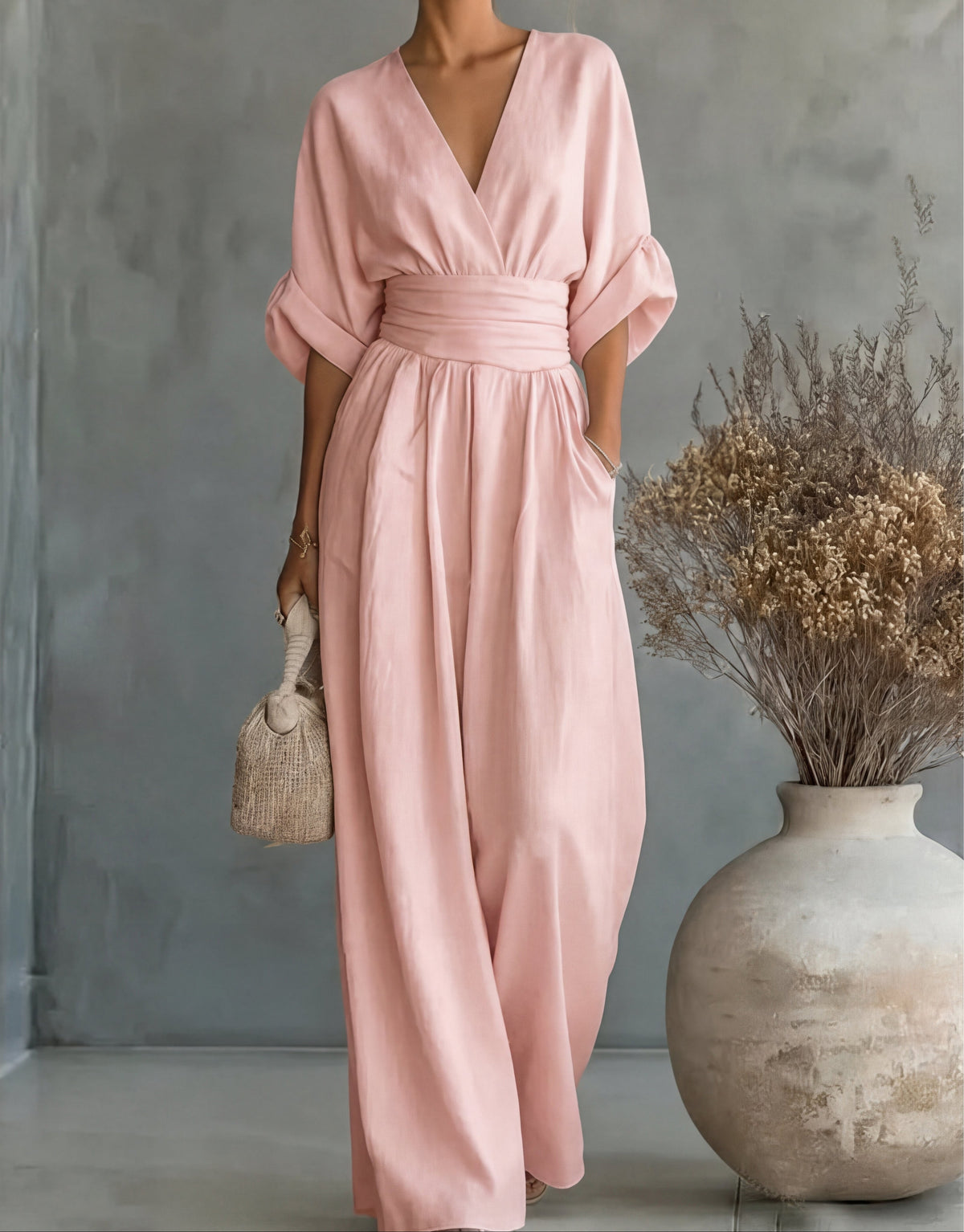 Mono de mujer con escote en V y pantalón ancho