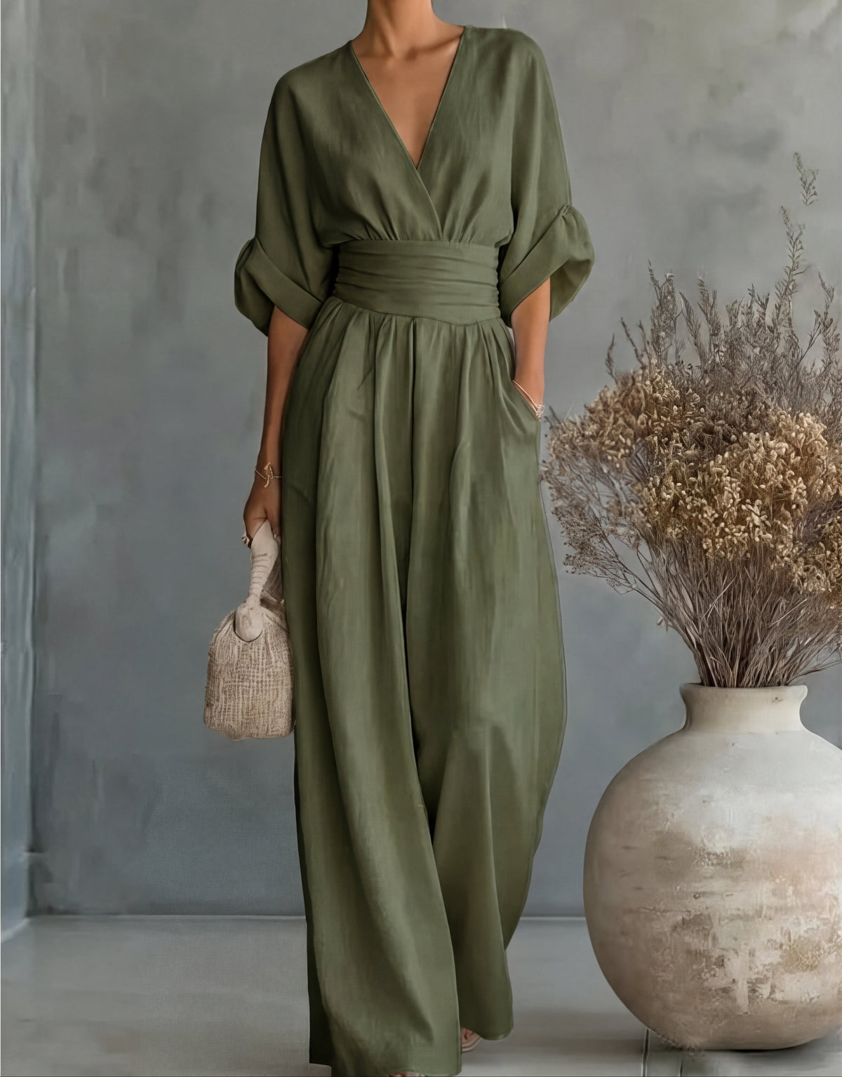 Mono de mujer con escote en V y pantalón ancho