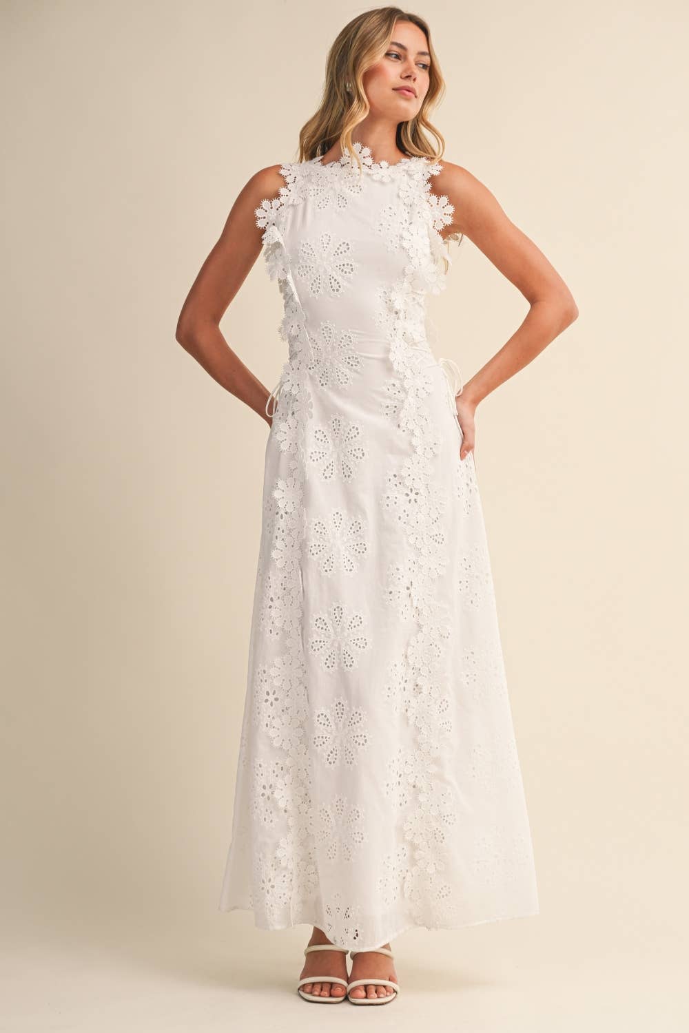 Vestido maxi mujer con bordados florales y encaje elegante