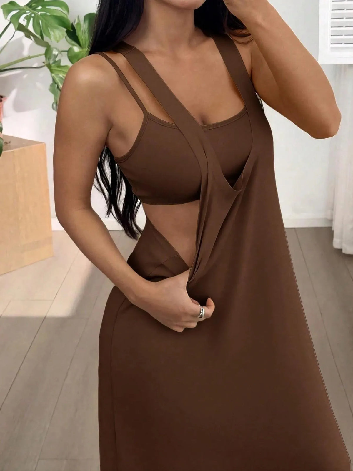 Vestido largo para mujer con tirantes anchos y silueta fluida