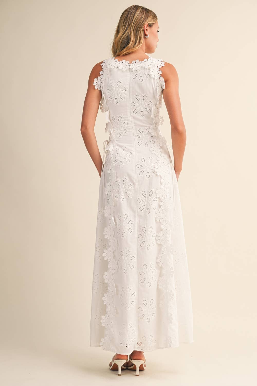 Vestido maxi mujer con bordados florales y encaje elegante