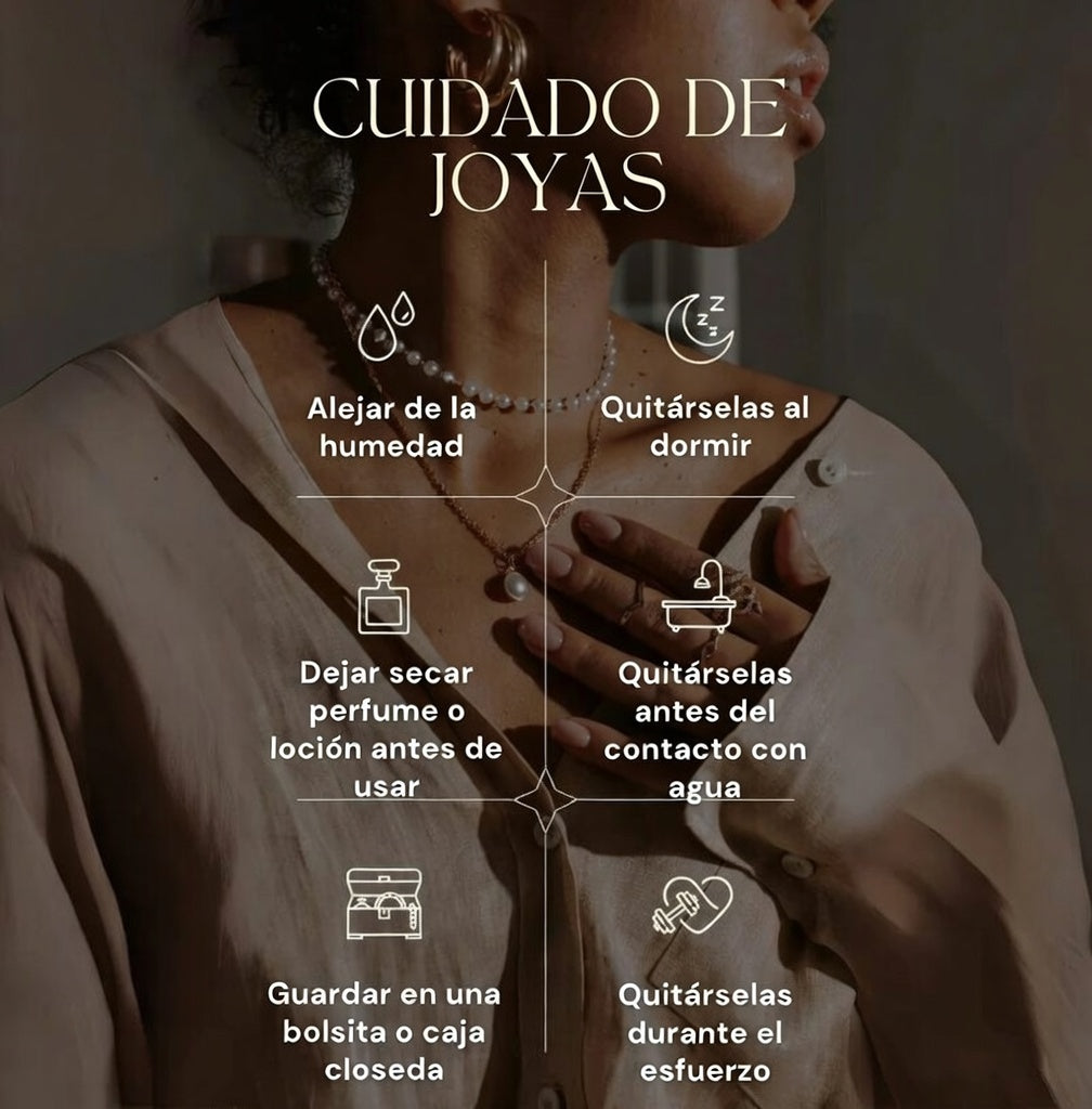 Anillo bañado en oro con piedras brillantes