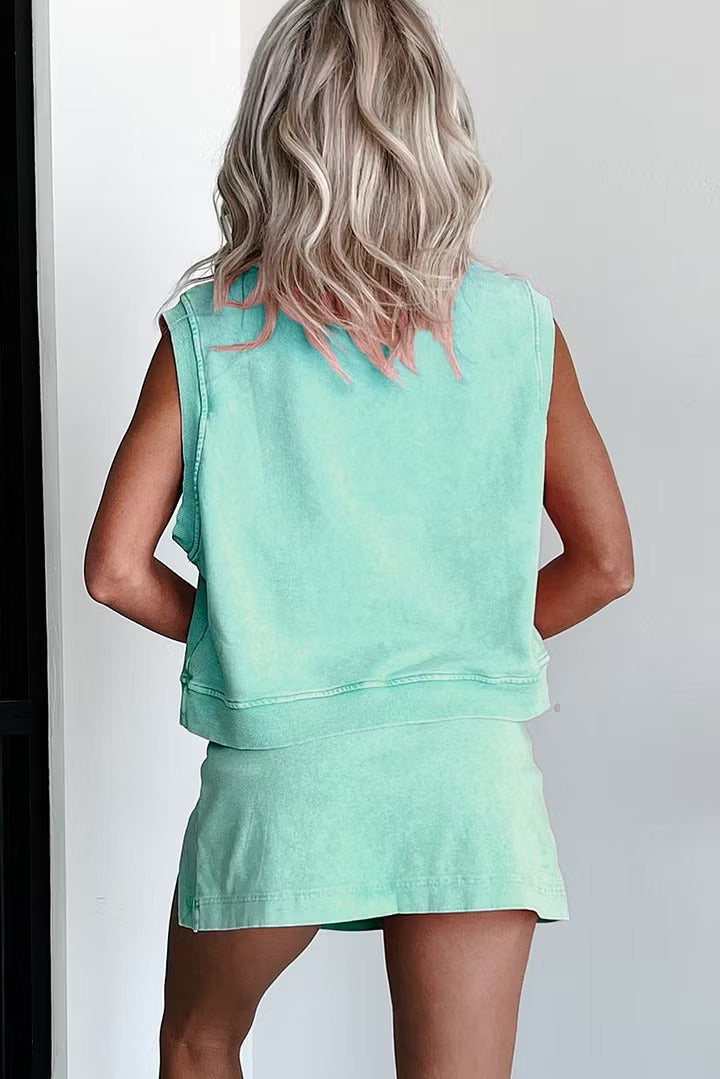 Conjunto de mujer con top sin mangas y falda pantalón cruzada
