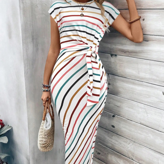 Vestido largo de mujer con estampado animal y detalle fruncido lateral