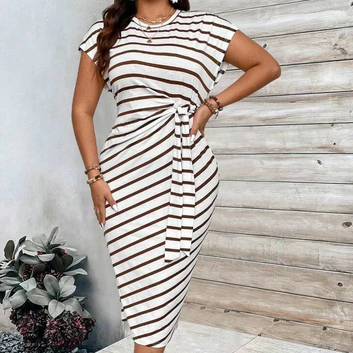 Vestido largo de mujer con estampado animal y detalle fruncido lateral