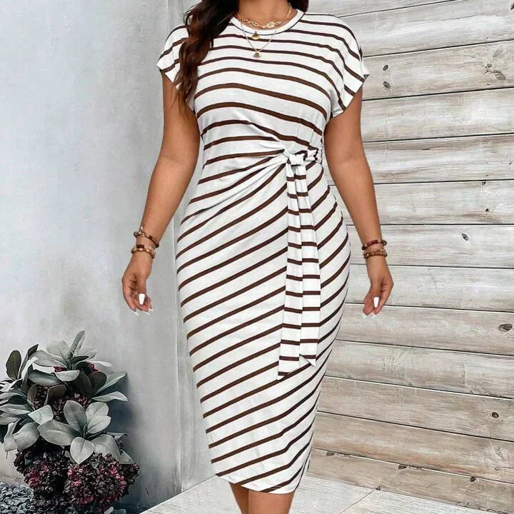 Vestido largo de mujer con estampado animal y detalle fruncido lateral