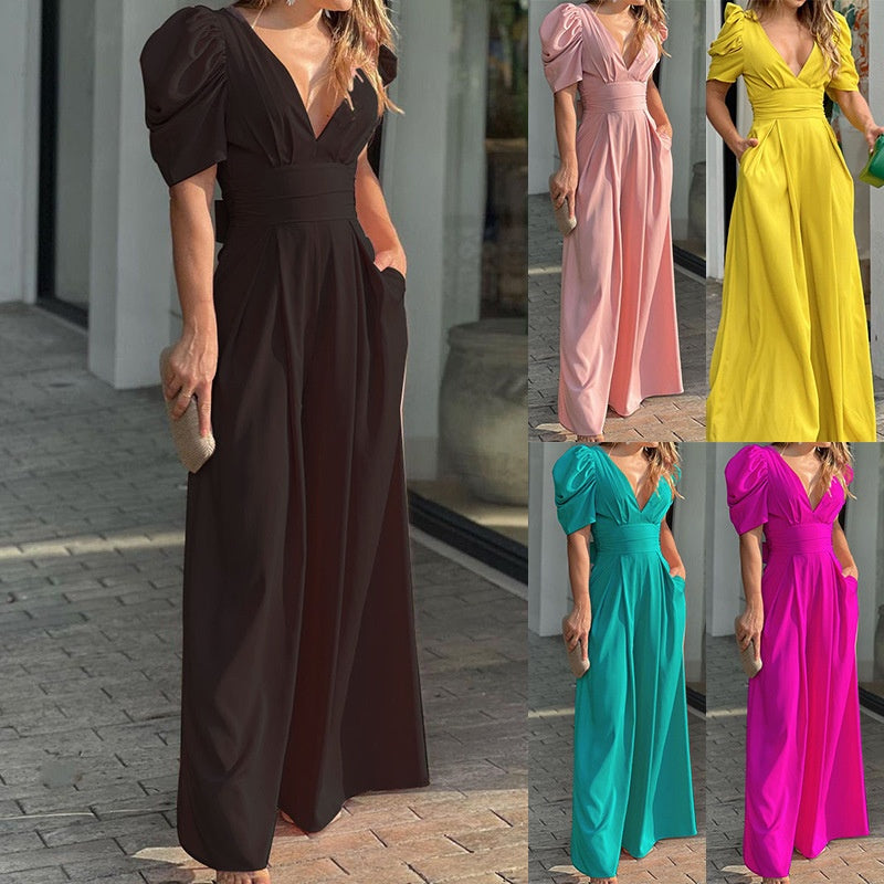Mono elegante de mujer con escote en V y pantalón palazzo