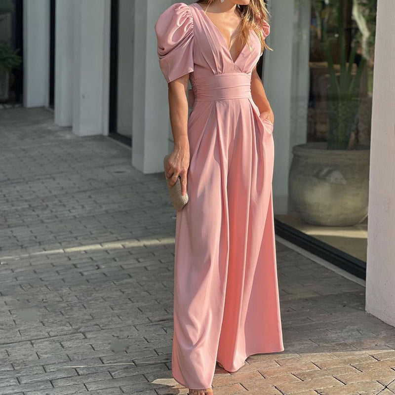 Mono elegante de mujer con escote en V y pantalón palazzo