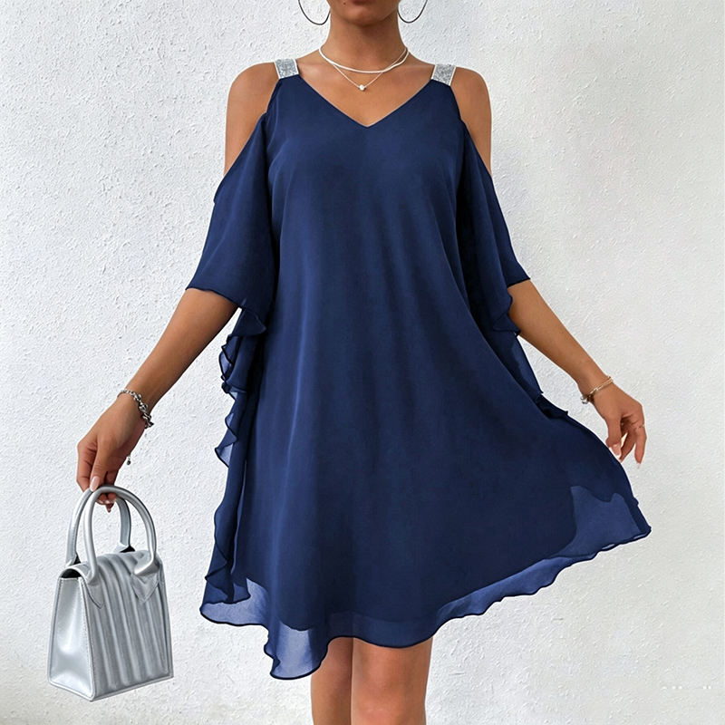 Vestido corto de mujer con hombros descubiertos y tirantes brillantes